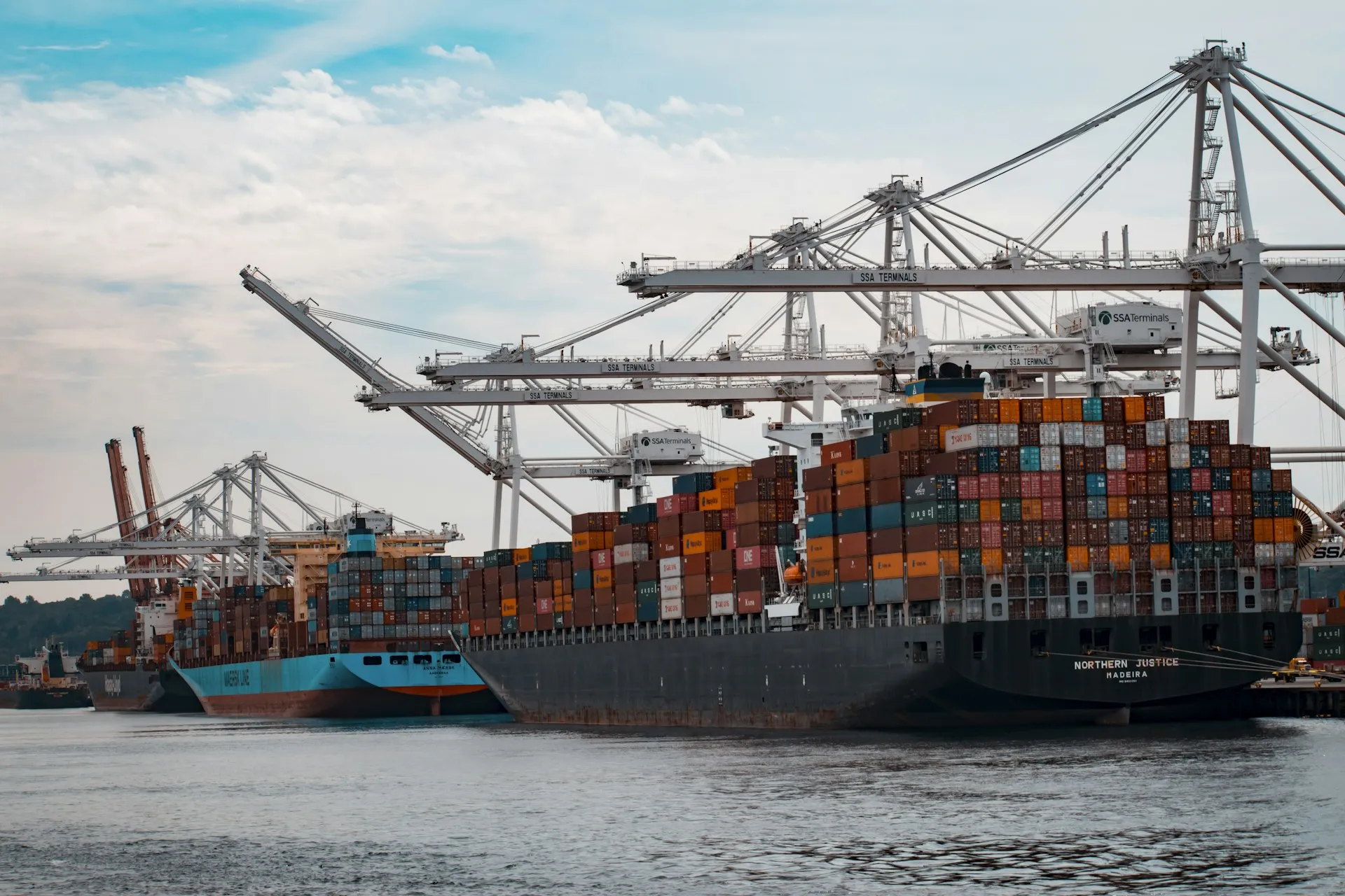 Shenzhen Port Logistics - 深圳港口物流